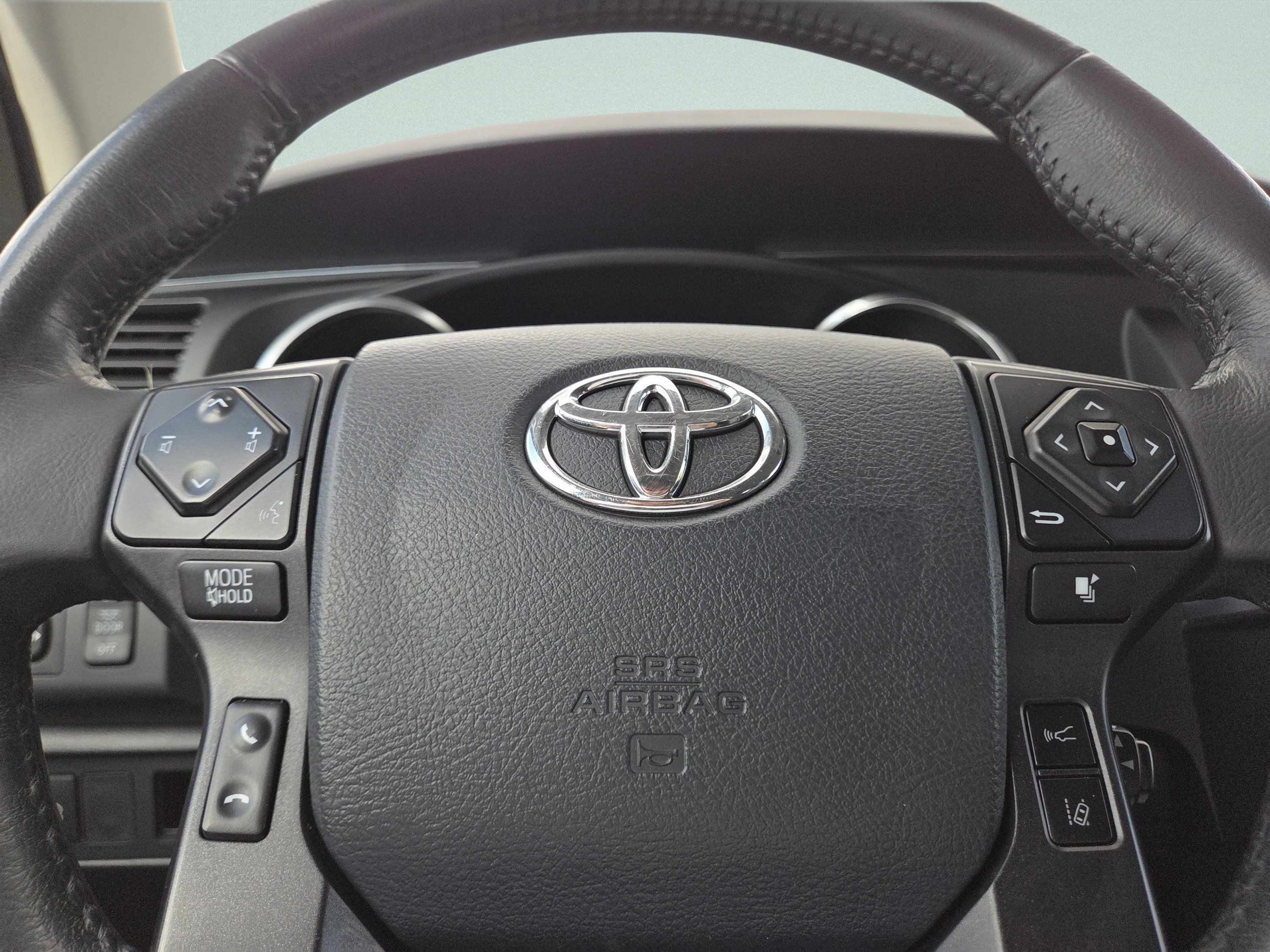 Used 2019 Toyota Sequoia TRD Sport AWD/4WD image 32