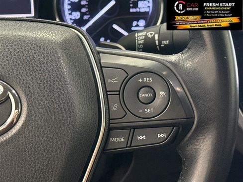Used 2019 Toyota Camry SE w/ Convenience Package FWD image 29