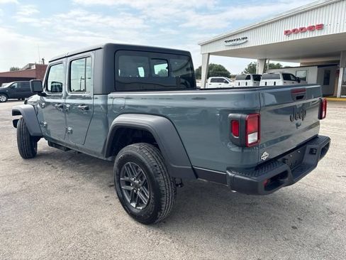 New 2026 Jeep Gladiator Sport AWD/4WD image 3