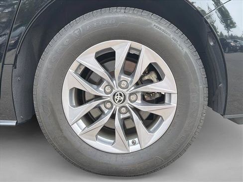 Used 2024 Toyota Sienna XLE AWD/4WD image 9