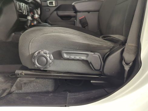 Used 2022 Jeep Gladiator Willys image 13