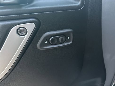 Used 2018 Jeep Wrangler Unlimited Sahara w/ Connectivity Group image 14