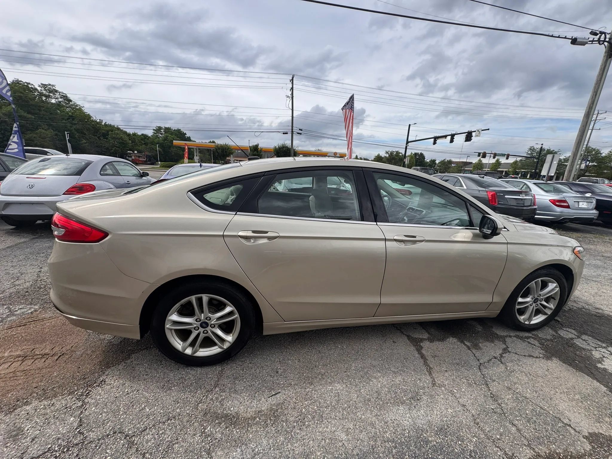 Used 2018 Ford Fusion SE w/ Fusion SE Technology Package FWD image 7