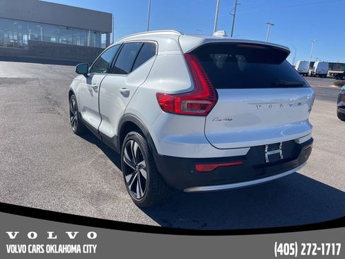 Certified 2023 Volvo XC40 B5 Plus w/ Climate Package image 7