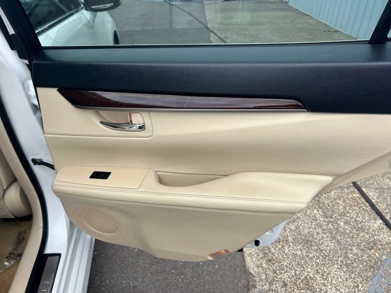 Used 2013 Lexus ES 350 w/ Premium Pkg FWD image 10