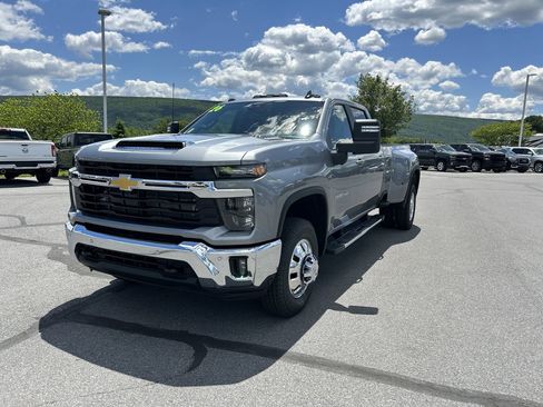 New 2026 Chevrolet Silverado 3500 LT w/ All Star Edition AWD/4WD image 3