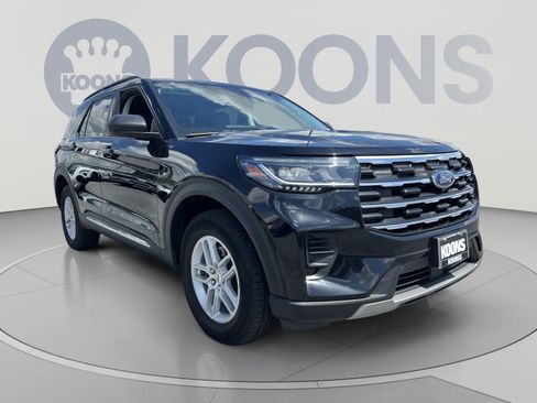 Used 2025 Ford Explorer Active AWD/4WD image 10