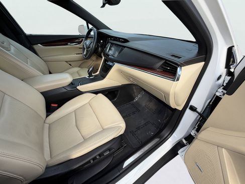 Used 2017 Cadillac XT5 Luxury w/ Driver Awareness Package image 26