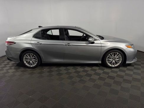Used 2019 Toyota Camry XLE FWD image 8