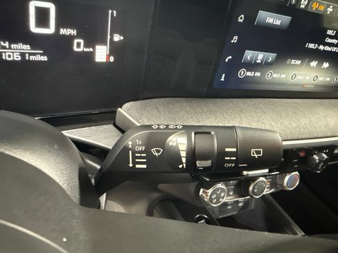 Used 2025 Nissan Kicks SV FWD image 31