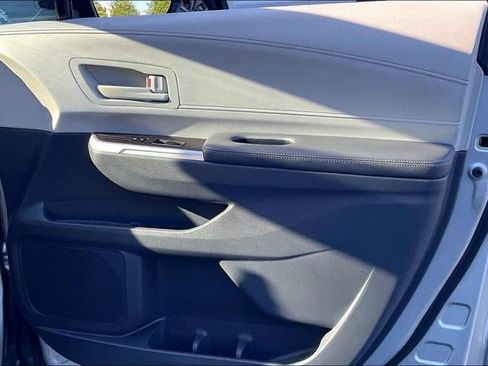 Used 2021 Toyota Sienna LE w/ LE Plus Package FWD image 24