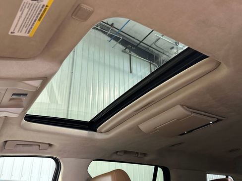 Used 2015 Cadillac Escalade Platinum AWD/4WD image 25