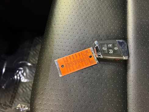 Used 2022 Volkswagen Atlas Cross Sport SE w/ Panoramic Sunroof Package image 37