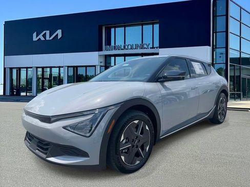 New 2026 Kia EV6 Light RWD image 3