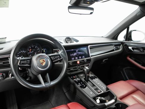 Used 2022 Porsche Macan AWD/4WD image 13