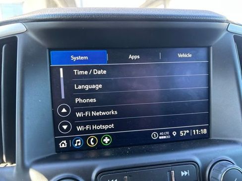 Used 2024 GMC Terrain SLT image 32