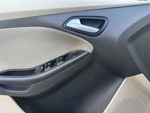 Used 2013 Ford Focus SE FWD image 17