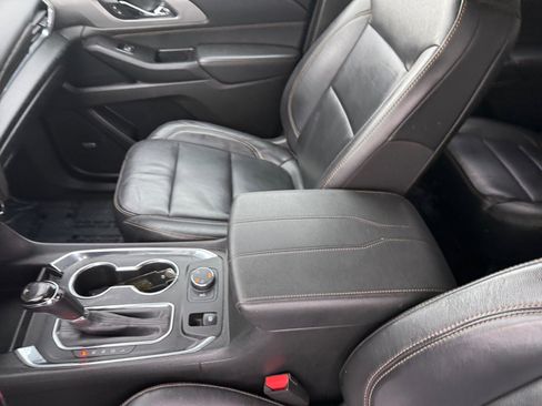 Used 2020 Chevrolet Traverse LT w/ LT Premium Package image 14