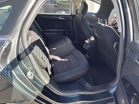 Used 2016 Ford Fusion SE FWD image 13