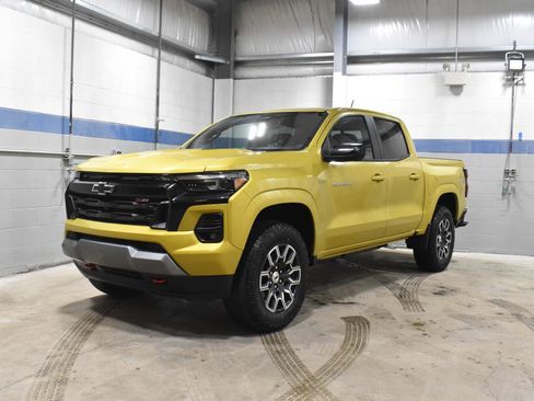 Used 2023 Chevrolet Colorado Z71 w/ Z71 Convenience Package 2 image 6