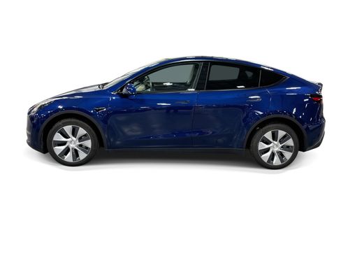Certified 2023 Tesla Model Y Long Range AWD/4WD image 3