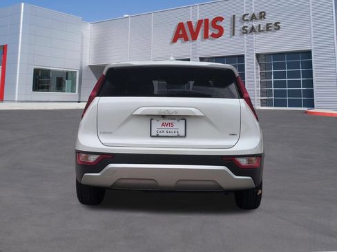 Used 2025 Kia Niro LX FWD image 7