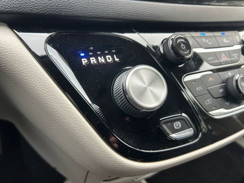 Used 2022 Chrysler Pacifica Touring-L image 38