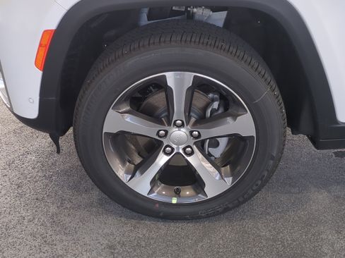 New 2026 Jeep Grand Cherokee Limited image 11