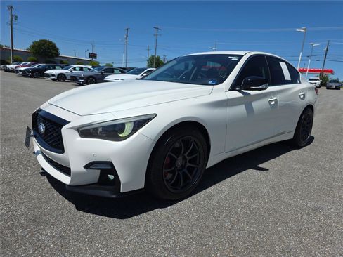 Used 2017 INFINITI Q50 Red Sport 400 AWD/4WD image 9