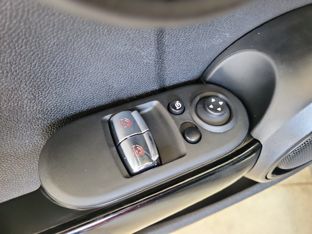 Used 2023 MINI Cooper SE FWD image 15