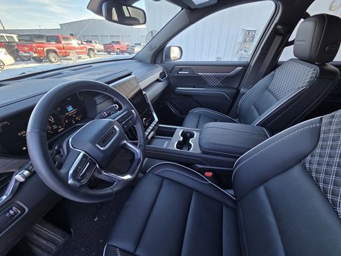 Used 2025 GMC Acadia Denali image 10