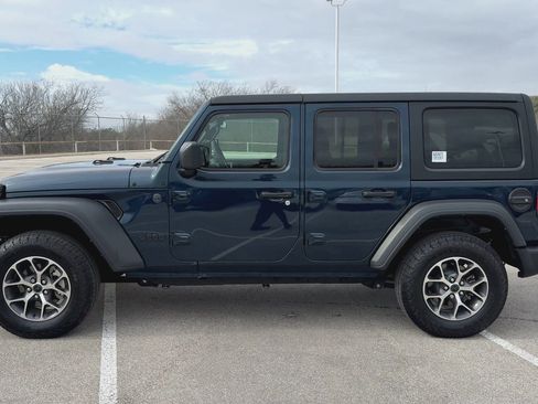 Used 2025 Jeep Wrangler Sport S image 5