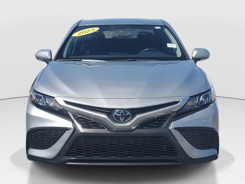 Used 2023 Toyota Camry SE image 2