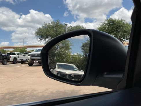 Used 2025 Nissan Altima 2.5 SV FWD image 15