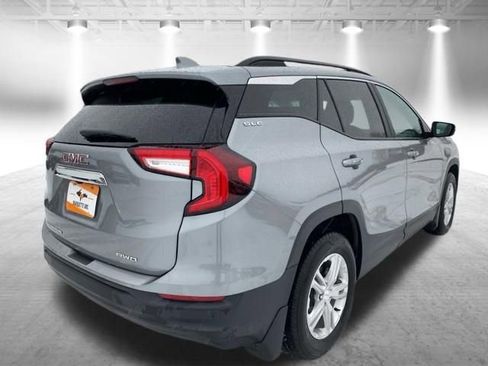 Used 2023 GMC Terrain SLE w/ Driver Convenience Package image 8