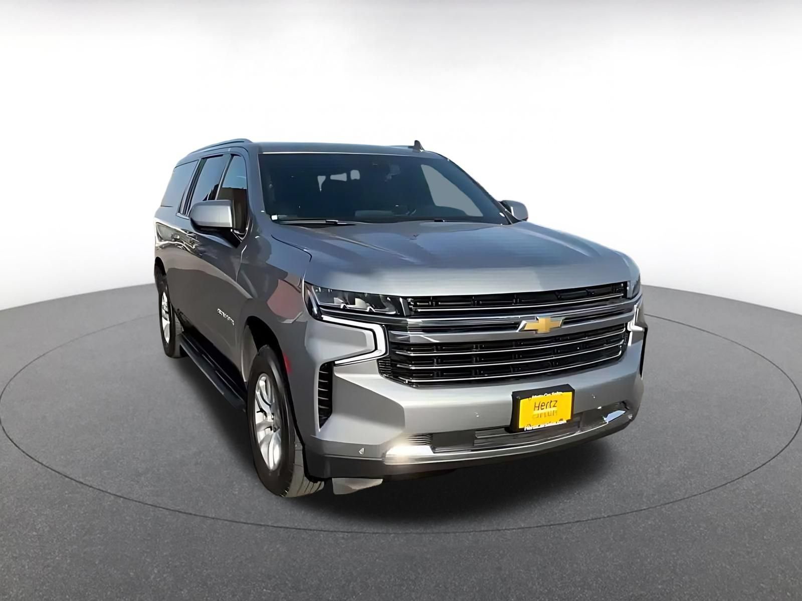 Used 2024 Chevrolet Suburban LT RWD image 3