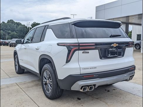 New 2026 Chevrolet Traverse LT w/ LPO, Floor Liner Package FWD image 8