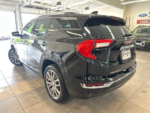 Used 2024 GMC Terrain Denali w/ Denali Premium Package AWD/4WD image 15