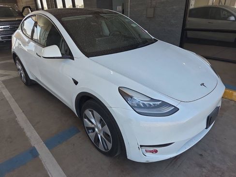 Used 2022 Tesla Model Y Long Range AWD/4WD image 2