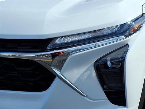 Used 2024 Chevrolet Trax LS w/ LS Convenience Package image 7