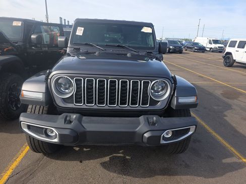 Used 2025 Jeep Wrangler Unlimited Sahara w/ Safety Group AWD/4WD image 2