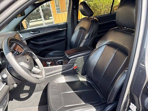 Used 2024 Jeep Grand Cherokee L Limited w/ Luxury Tech Group II image 9