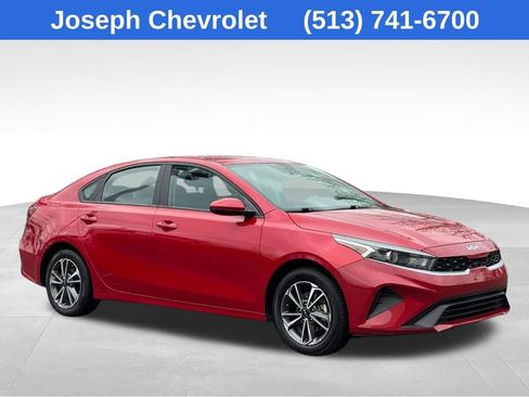 Used 2023 Kia Forte LXS image 3