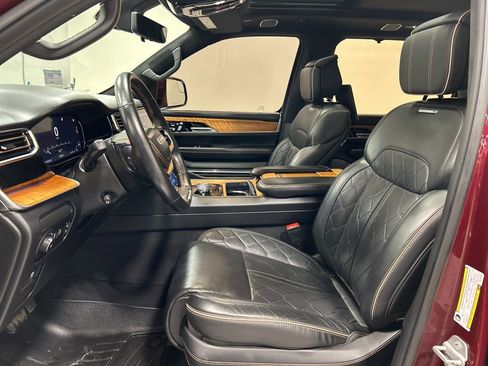 Used 2022 Jeep Grand Wagoneer Series III w/ Rear Seat Video Group 1 image 10