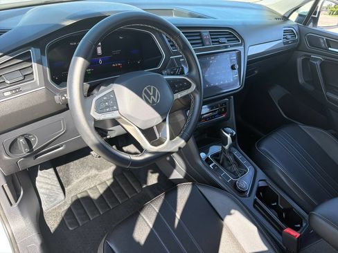 Used 2024 Volkswagen Tiguan SE AWD/4WD image 8