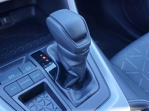 Used 2022 Toyota RAV4 XLE image 25