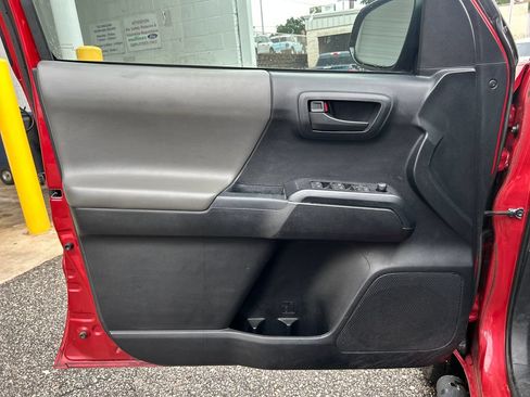 Used 2017 Toyota Tacoma SR w/ SR Convenience Package RWD image 9
