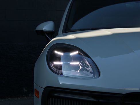 New 2026 Porsche Macan GTS image 12