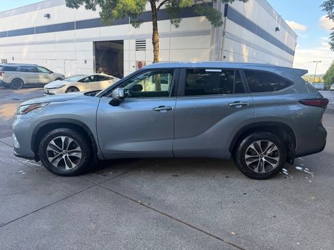 Used 2023 Toyota Highlander XLE FWD image 7