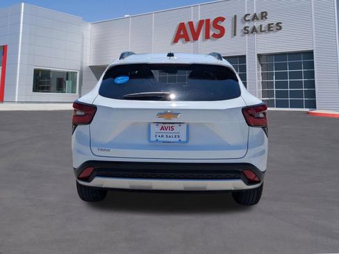 Used 2025 Chevrolet Trax LT w/ LT Convenience Package FWD image 7